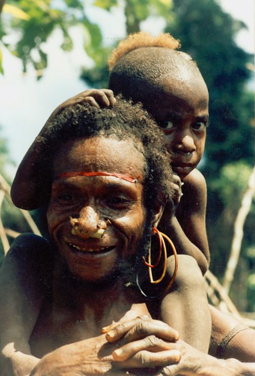 Mukhale Manianggatun with son